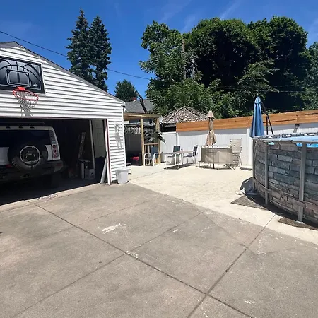 Backyard Rent Hotel